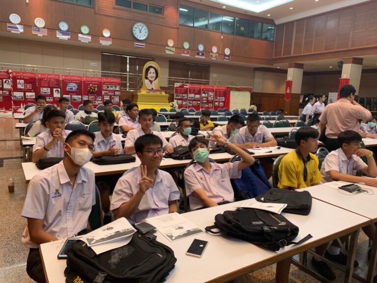นักเรียน ม.6 เข้าร่วมติว O-NET ที่ ร.ร.สตรีวิทยา