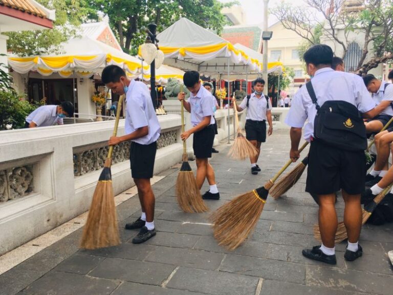 กิจกรรมจิตอาสาทำความสะอาด วัดบวรนิเวศวิหาร