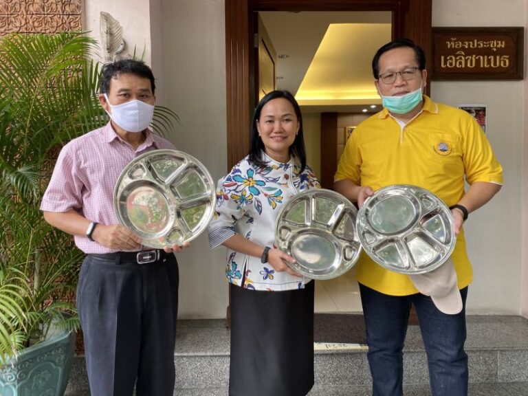 รับมอบถาดหลุมสแตนเลส จำนวน 80 ถาด